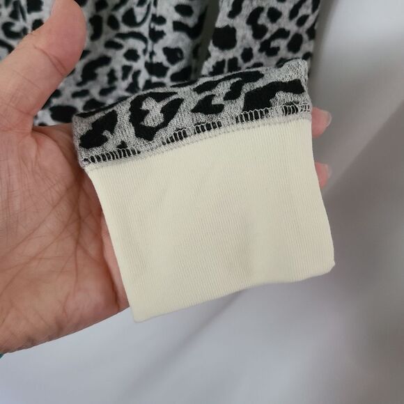 Zyia Leopard Print Sweatshirt Long Sleeve Crew sz Large - Picture 4 of 7